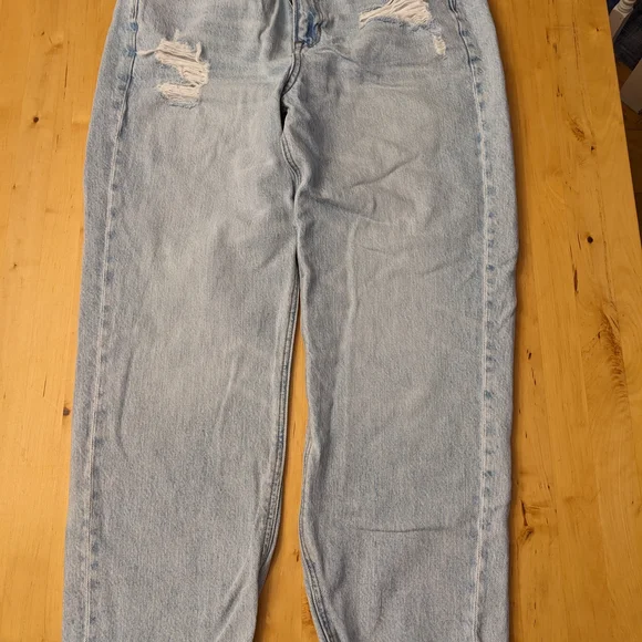 Light Blue Jeans - Picture 3 of 4